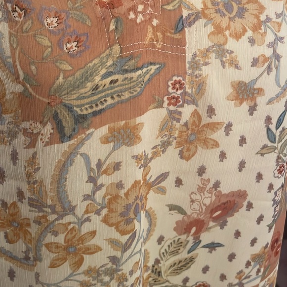 Beautiful fall blouse. - Picture 4 of 4